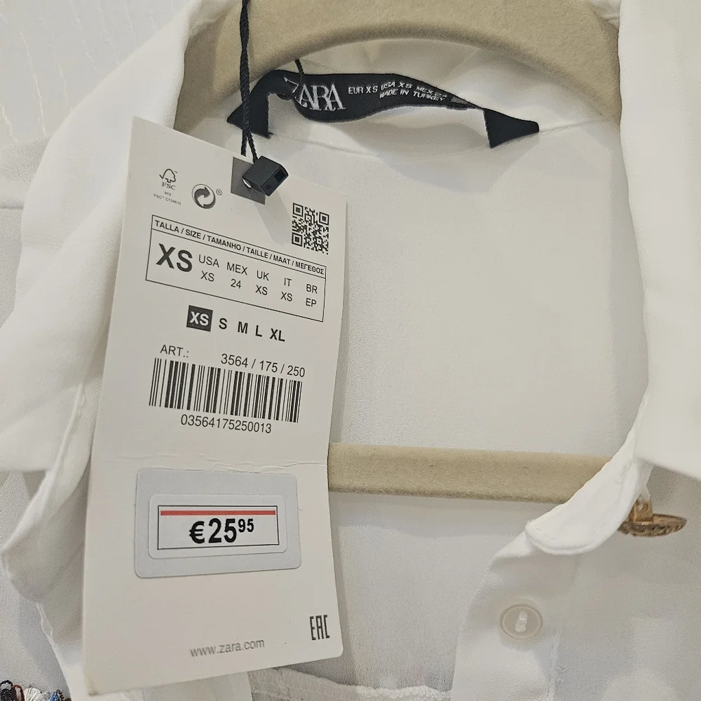 🔥NWT Zara embellished, textured, white blouse size XS